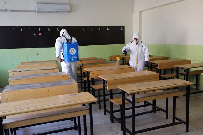 Haliliye Belediyesi Okulları Dezenfekte Etti