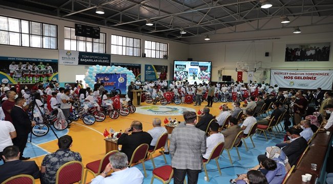 Bisikletleri Başkan Canpolat’tan