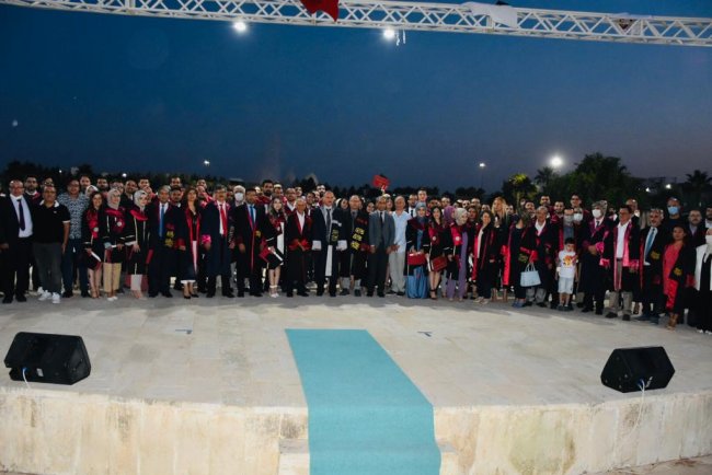Harran Üniversitesi Tıp Fakültesi'nde Genç Doktorlarını Mezuniyet Coşkusu