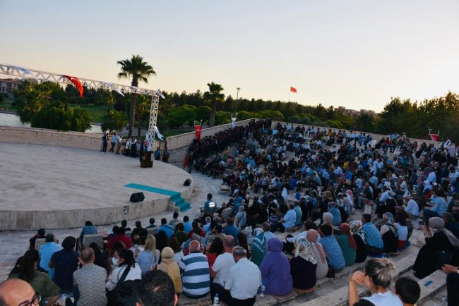 Harran Üniversitesi Tıp Fakültesi'nde Genç Doktorlarını Mezuniyet Coşkusu