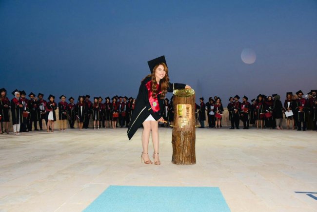 Harran Üniversitesi Tıp Fakültesi'nde Genç Doktorlarını Mezuniyet Coşkusu