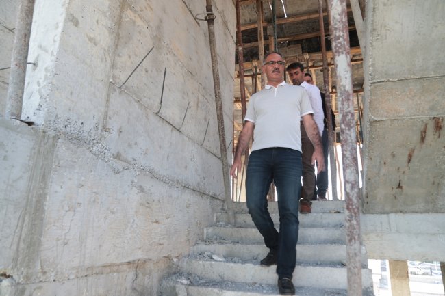 Başkan Kuş, yapımı süren gençlik merkezini inceledi
