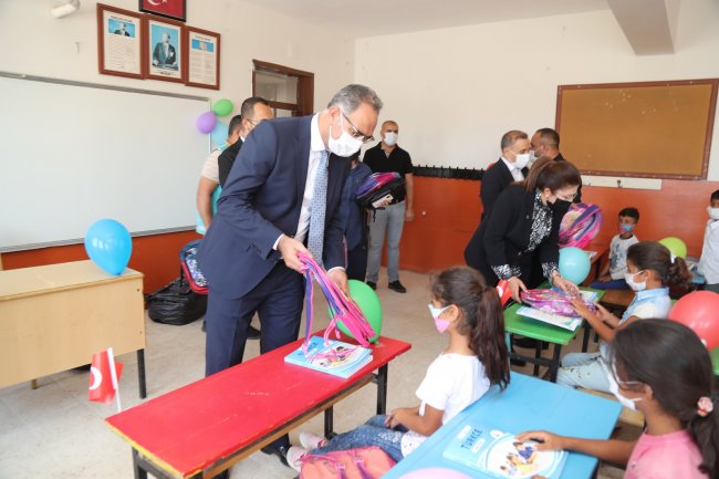 Başkan Kuş’tan Öğrencilere Eğitim Ve Kırtasiye Malzemesi Desteği.