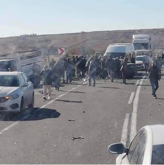  Urfa- Suruç yolunda zincirleme  kaza! Yaralılar var