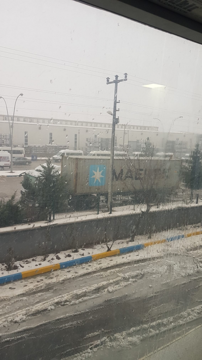 Urfa yağmur ve kara teslim oldu!