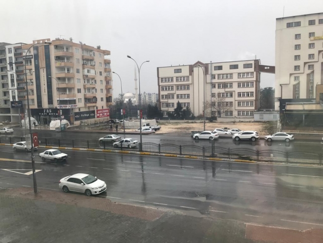 Meteoroloji uyarmıştı! Urfa sağanak yağmura teslim oldu