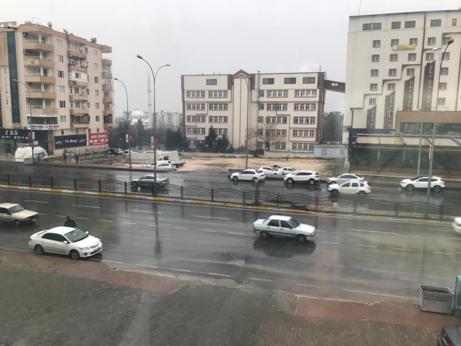 Meteoroloji uyarmıştı! Urfa sağanak yağmura teslim oldu