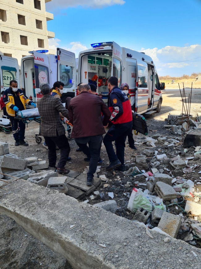 Urfa’da asansörde mahsur kalan vatandaş fenalaştı
