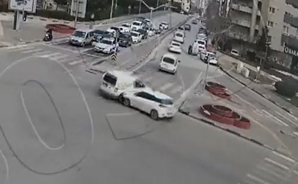 Gaziantep’te 12 trafik kazası kameralara yansıdı