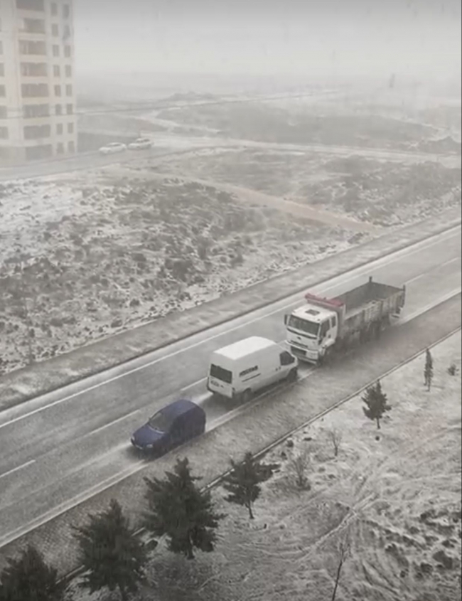  Urfa'nın yüksek kesimleri beyaza büründü
