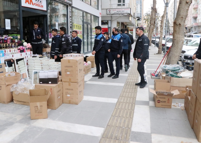 Haliliye'de zabıtadan kaldırım işgali denetimi