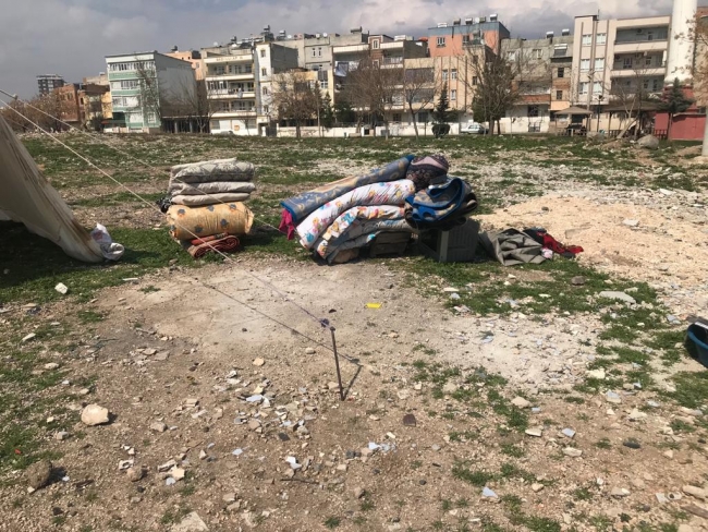 Urfa'da 6 çocuklu bir aile sokağa atıldı: Çaresiz aile yardım bekliyor