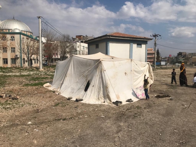  Urfa'da 6 çocuklu bir aile sokağa atıldı: Çaresiz aile yardım bekliyor