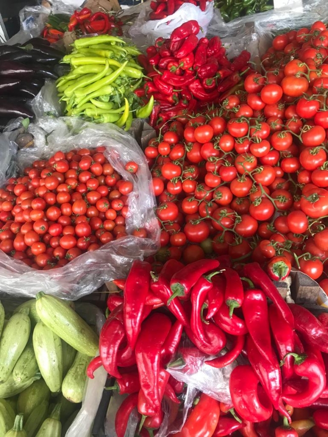  Urfa'da pazar esnafı dertli: Fiyatlar yüksek, talep az