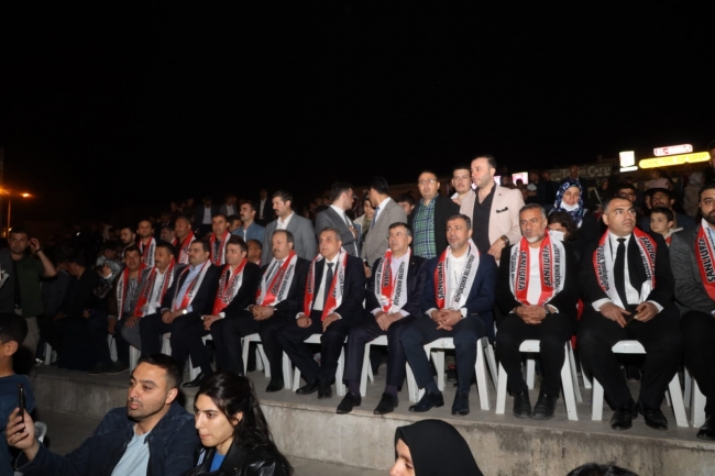 Kurtuluş temalı ışık ve lazer gösterisi tarihi Urfa kalesine yansıtıldı