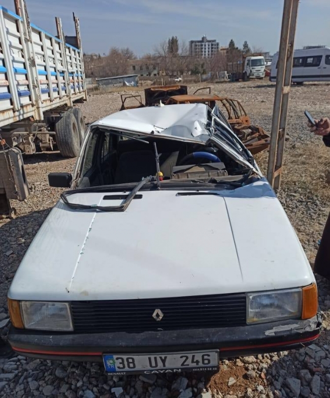 Şanlıurfa'da çaldıkları otomobille kaza yapıp kaçtılar