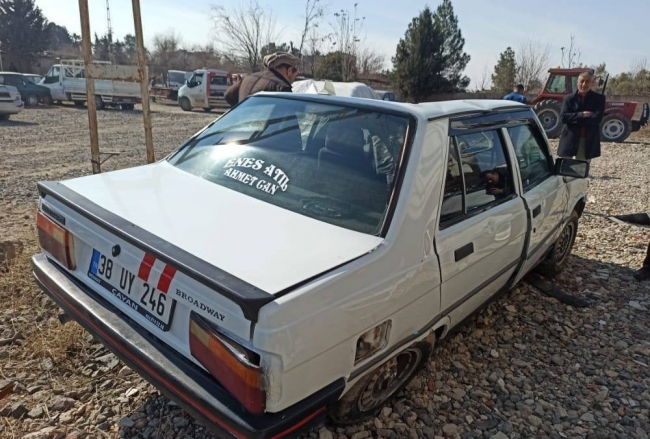 Şanlıurfa'da çaldıkları otomobille kaza yapıp kaçtılar