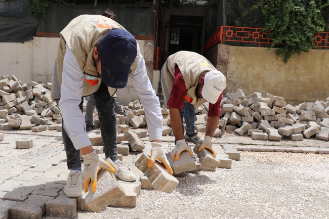 Haliliye’de mahalleler kilitli beton parke ile döşeniyor