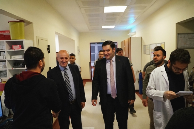 Harran Üniversitesi yönetimi, hasta, hasta yakınları ve personellerinin bayramını kutladı