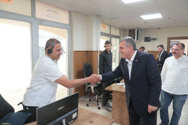 Başkan Beyazgül, çağrı merkezine gelen aramaları yanıtladı