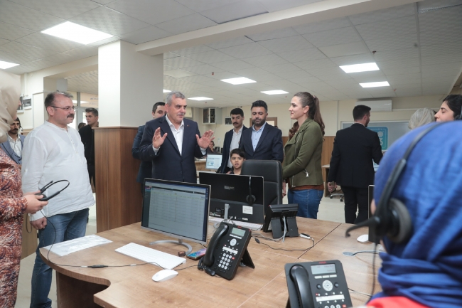 Başkan Beyazgül, çağrı merkezine gelen aramaları yanıtladı