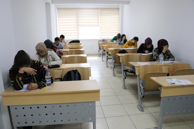 Üniversiteye hazırlanan gençlerden başkan Canpolat’a teşekkür