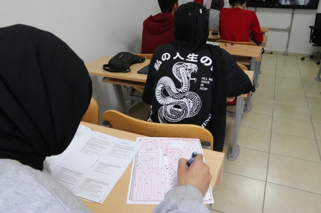 Üniversiteye hazırlanan gençlerden başkan Canpolat’a teşekkür