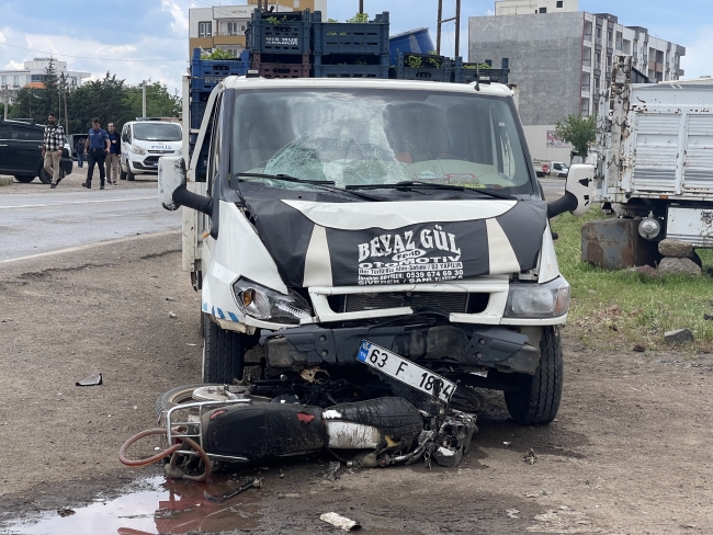 Pikap motosikleti biçti
