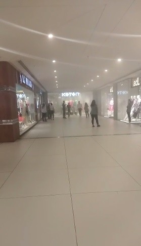 Bir mağazanın tavanı çöktü, büyük panik yaşandı
