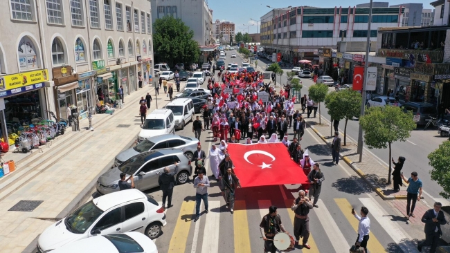 Şanlıurfa'da köyler arası halk oyunları yarışması renkli görüntülere sahne oldu
