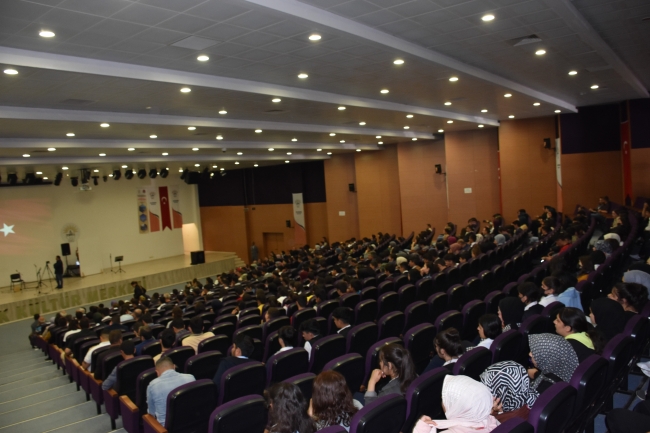 Şanlıurfa'da Yazar, şair ve ozanlar okulda kütüphane kurdu