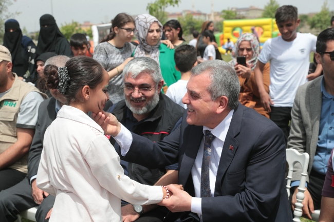 Başkan Beyazgül yetim çocukları yalnız bırakmadı