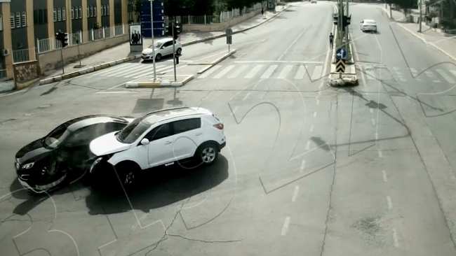 Şanlıurfa'da kaza anları kameralara böyle yansıdı