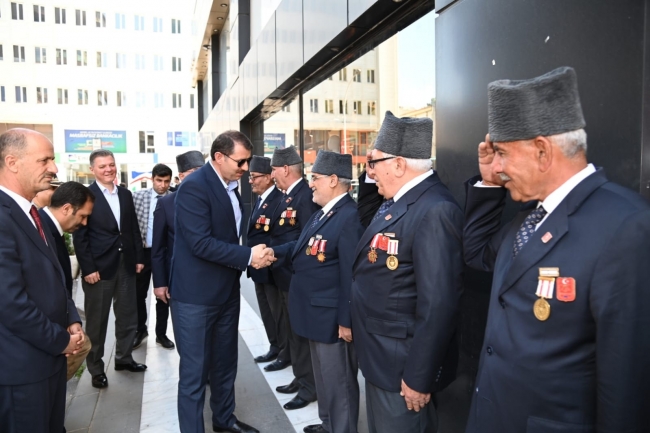 Vali Ayhan'dan şehit ve gazi derneklerine ziyaret
