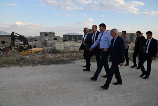 Vali Ayhan Birecik'te temaslarda bulundu