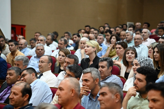 Vali Ayhan İlk geniş katılımlı toplantısını gerçekleştirdi