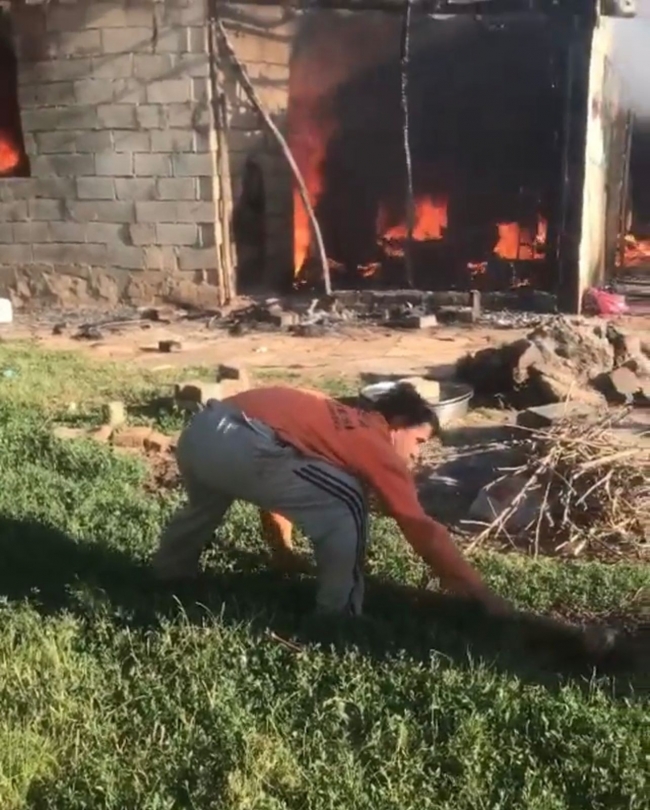 Siverek’te yaşlı çiftin kaldığı bağ evi alevlere teslim oldu