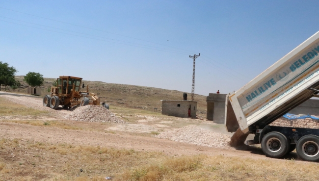 Haliliye Belediyesinden 3 mahallede yol yapım çalışması