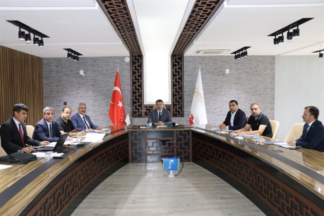 Vali Ayhan, Temaslarını Sürdürüyor