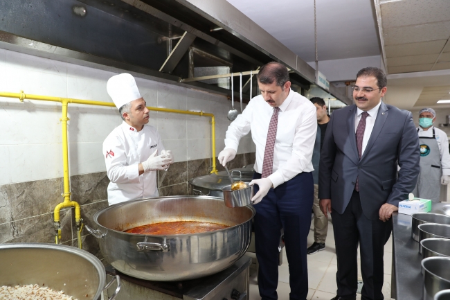 Vali Ayhan: Başkan Canpolat'ı hizmetlerinden dolayı tebrik ediyorum
