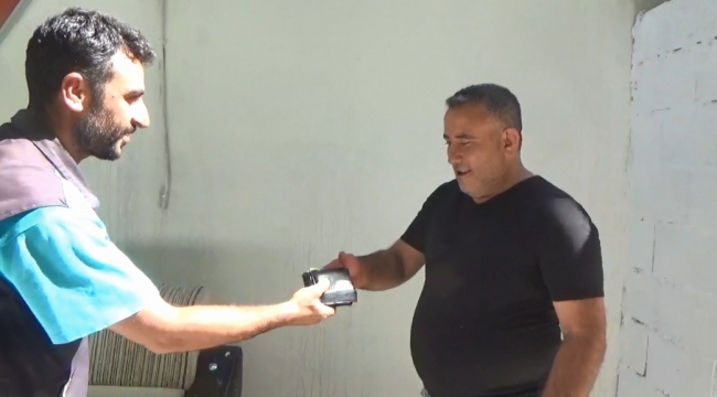 Urfa'da bir temizlik işçisi yerde bulduğu 3 bin Euro'yu sahibine teslim etti