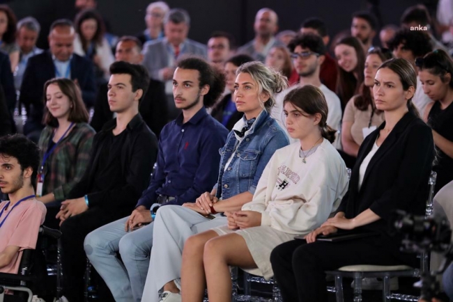 İMAMOĞLU'NDAN BÜYÜKELÇİ KARARINA TEPKİ: "MERKEZİ İDARENİN TOPLUM NEZDİNDEKİ ÇÜRÜMÜŞLÜĞÜNÜ GÖSTERMEK DIŞINDA ANLAMI YOKTUR”