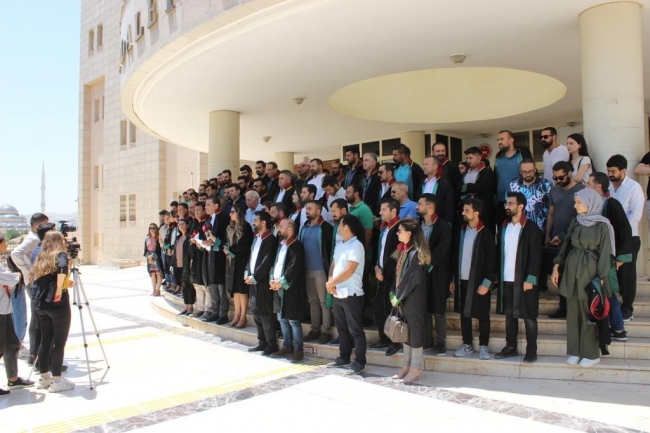 URFA BAROSUNDAN ADLİYE ÖNÜNDE KINAMA