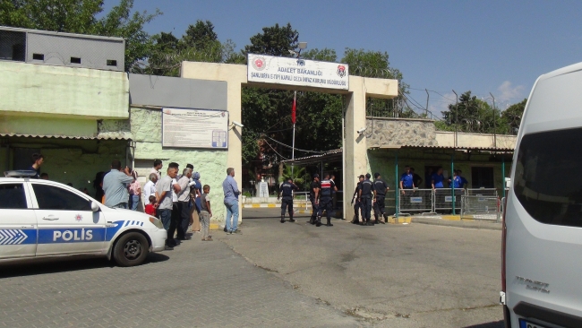SON DAKİKA... ŞANLIURFA CEZAEVİ ÖNÜNDE SİLAHLI SALDIRI! 1 ÖLÜ