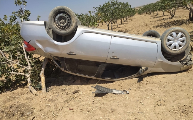 ŞANLIURFA'DA KONTROLDEN ÇIKAN OTOMOBİL DEVRİLDİ: 1 YARALI