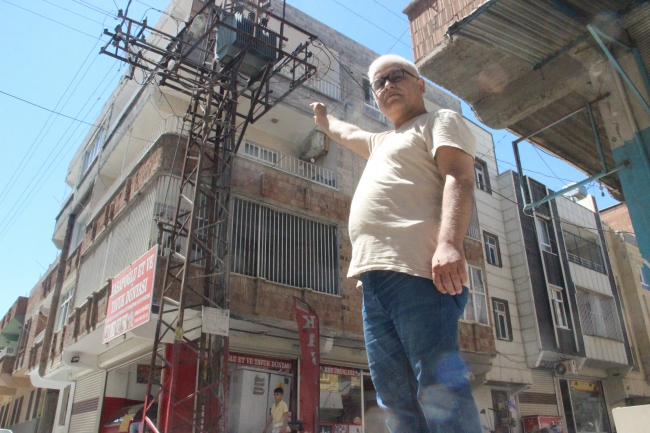 ŞANLIURFA'DA EVLERE BİTİŞİK TRAFONUN PATLAMA ANLARI KAMERADA