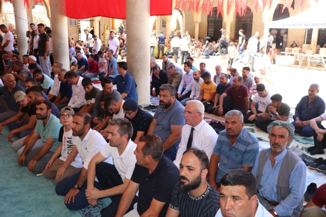 ŞANLIURFA’DA 15 TEMMUZ ŞEHİTLERİ İÇİN MEVLİT OKUTULDU