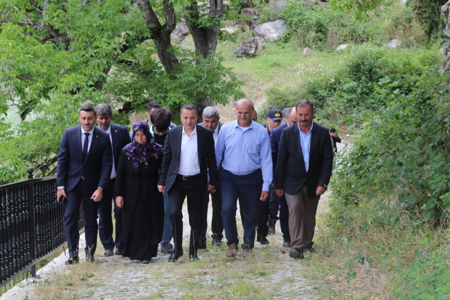 ŞEHİT ÖĞRETMEN NECMETTİN YILMAZ KABRİ BAŞINDA ANILDI