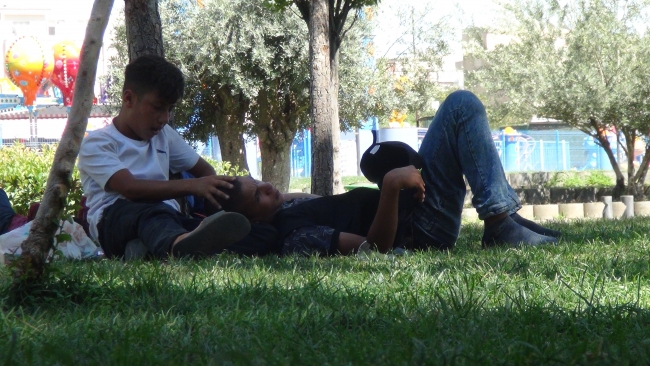 ŞANLIURFA'DA SICAK HAVA ETKİLİ OLUYOR