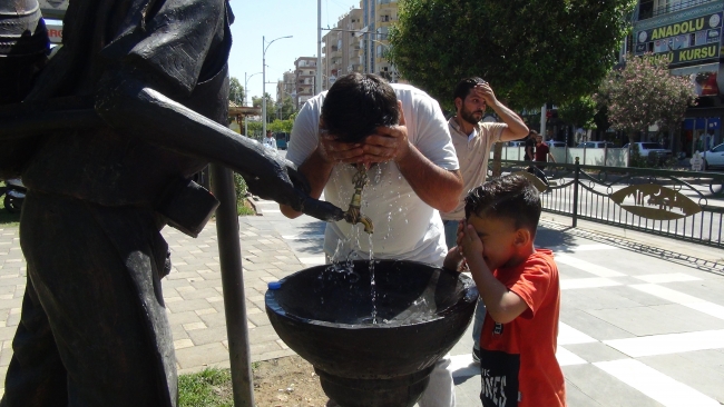 ŞANLIURFA'DA SICAK HAVA ETKİLİ OLUYOR